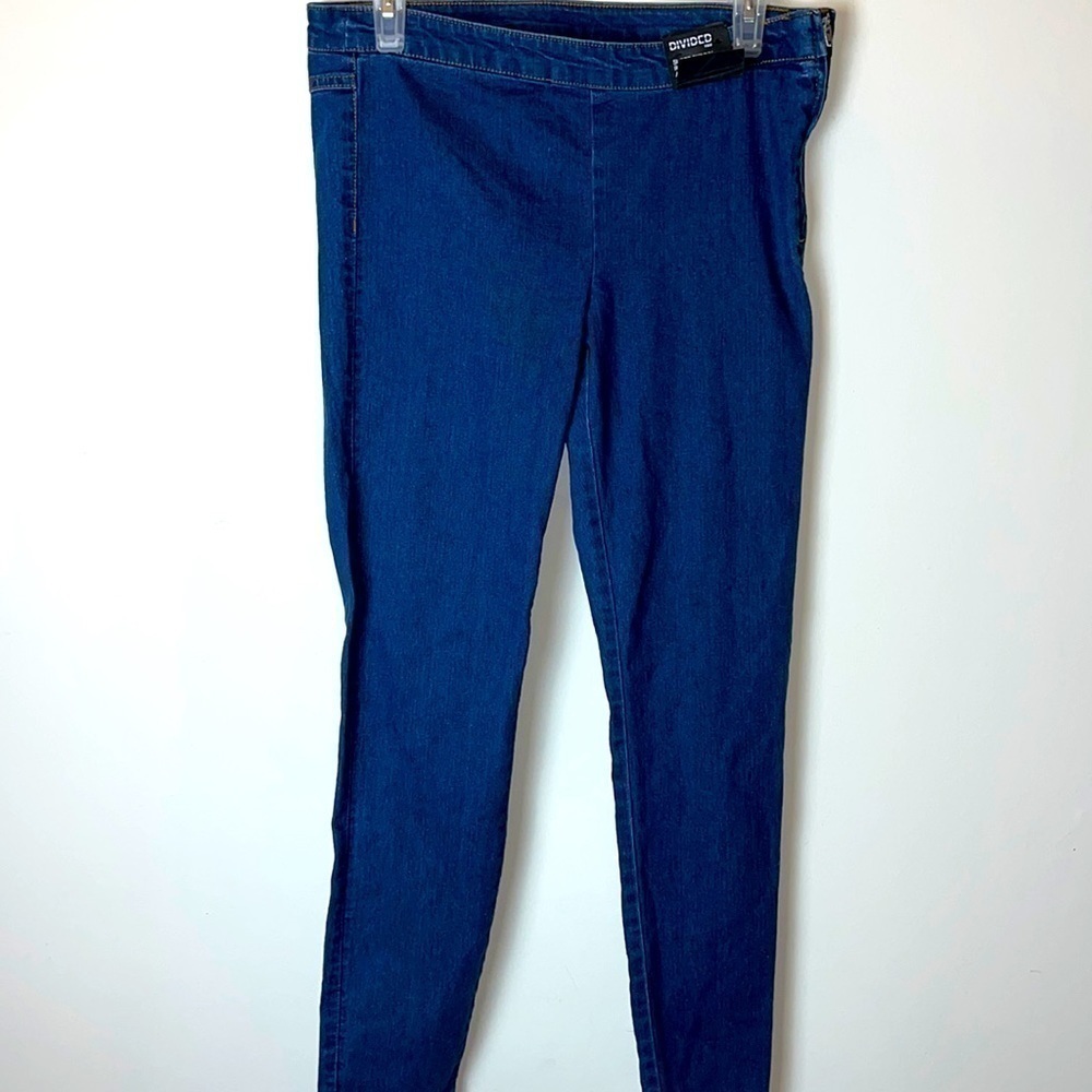 🦋 Divided H&M jeans. Side zipper. Size 10. NWT.